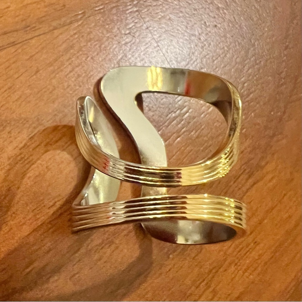 Gold and Silver Wave Statement Ring - Picture 4 of 4